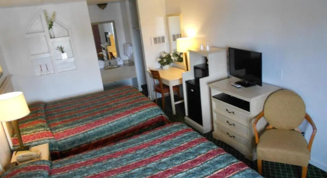 Четырёхместный номер Standard Fireside Inn By The Beach Boardwalk & Bowling