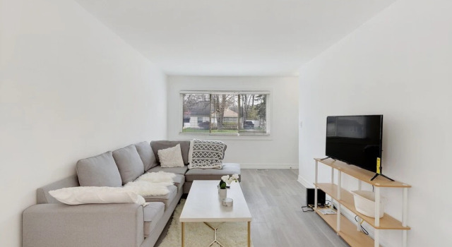 Beautiful Romantic 2 Bedroom House in the City Close to Restaurants and Bars 2 Home by Redawning