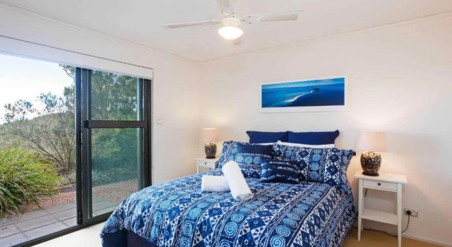 Beach House 7' 26 One Mile Close - air conditioned, wifi, foxtel, linen, 예약 호텔 One Mile Port Stephens