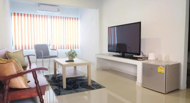 Люкс с балконом и с красивым видом из окна Juntima Place at Amphawa