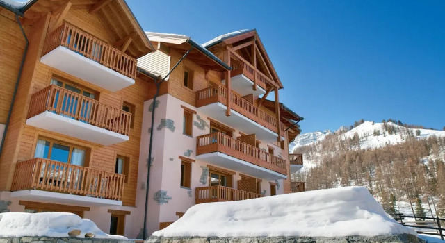 Apartment in Vars, a Resort With a lot of Sunshine in Hautes Alpes, Забронировать Апартаменты/квартира Отели Вара с бассейном, Бассейн