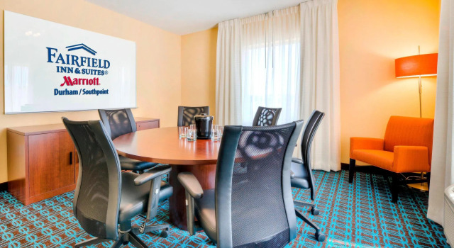 Двухместный люкс Fairfield Inn and Suites by Marriott Durham Southpoint