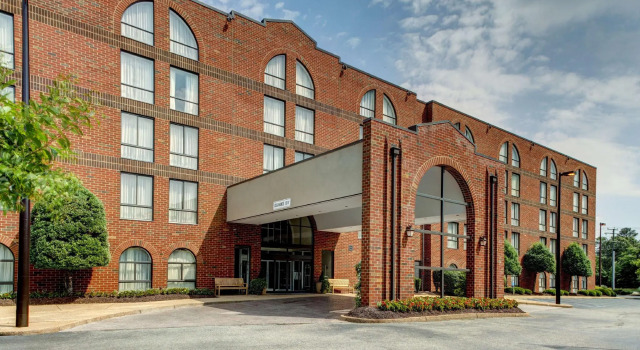 Embassy Suites Williamsburg, Varaa Hotelli Williamsburg Virginia