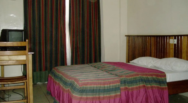 Hotel Le Relais Saint Jacques, Reservar Hotel Hotéis em Mfoundi com pequeno-almoço, Café da manhã