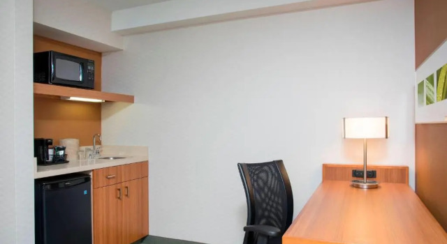 Четырёхместная студия The Peoria Hotel, SureStay Collection by Best Western