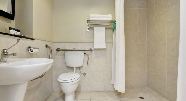 Четырёхместный номер Standard Protea Hotel by Marriott Mahikeng