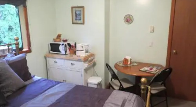 Summerhill Guest House, Book Guesthouse Tofino 
