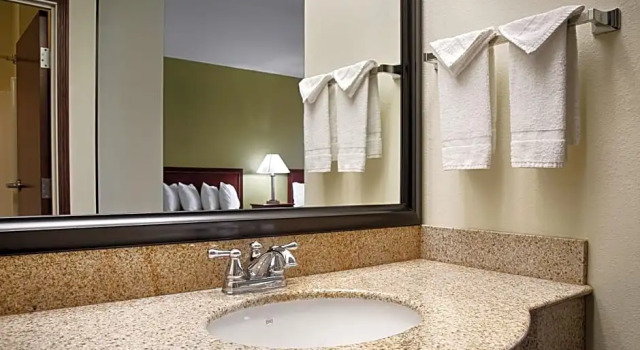 Шестиместный семейный номер Standard Best Western Geneseo Inn
