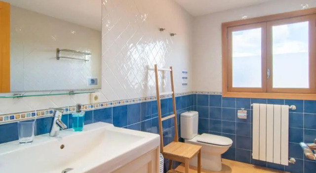 Traditional house Casa Binitaref with pool in Sineu, Rezerwuj Hotel Hotele w Majorka z parkingiem, Parking