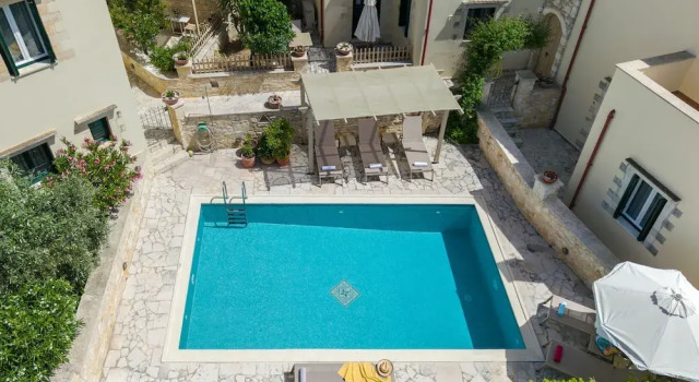 Вилла c 1 комнатой с балконом Helianthos Villas