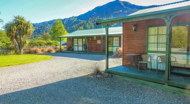 Коттедж Luxury Kiwi Park Motels