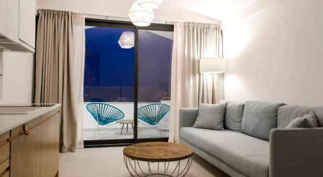 Люкс с балконом Thea Suites