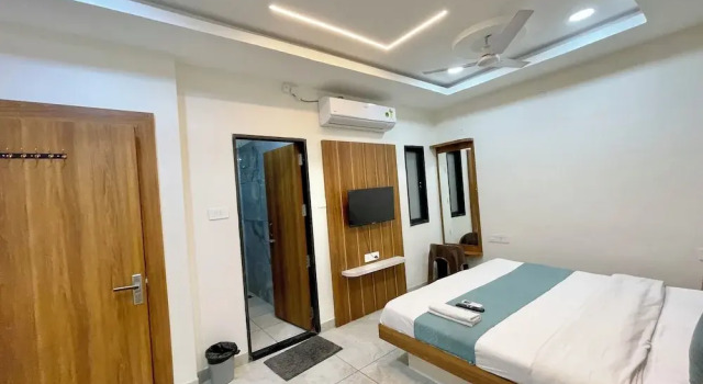 Четырёхместный номер Deluxe Hotel Shree Nakoda Paradise - Ujjain