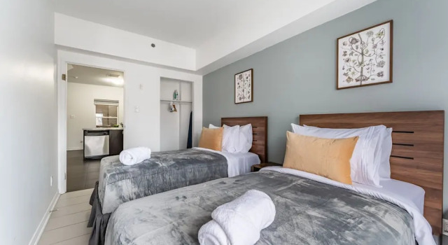 Kensington Place Aparthotel, Забронировать Апарт-отель Апарт-отели Торонто, рядом с Школа искусств и дизайна Онтарио, Апарт-отель
