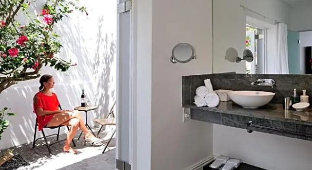 Номер Deluxe с видом на сад DysArt Boutique Hotel