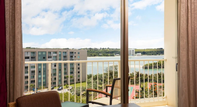 Suite con balcone RIHGA Royal Laguna Guam Resort