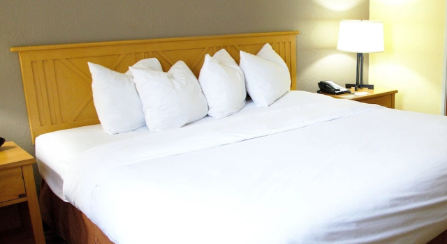 Двухместный номер Standard Country Inn & Suites by Radisson, Bloomington-Normal West, IL