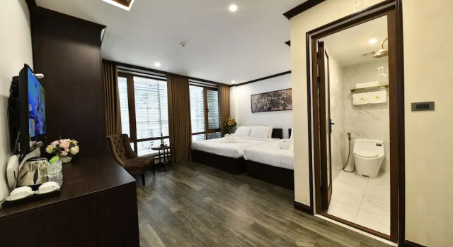 Семейный номер Standard Kingdom Hanoi Hotel