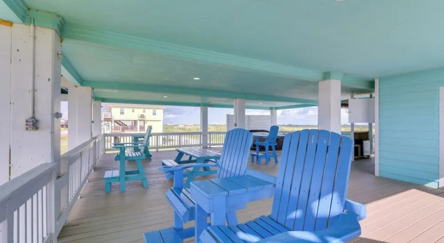 Walk to Beach: Home w/ Hot Tub & Deck in Gilchrist, Rezerwuj Dom wakacyjny Gilchrist Houston