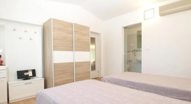 Cozy Apartment With Spacious Garden