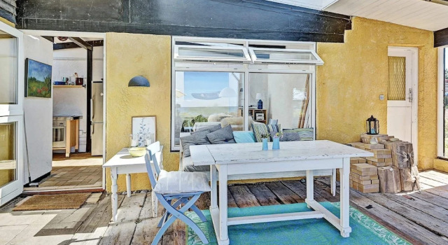 Unique Holiday Home in Kalundborg With Sea View, Book Feriehus Sommerhuse i Kalundborg, Hytte