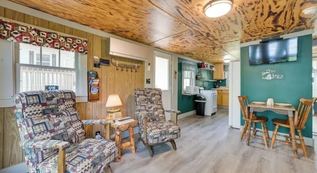 Коттедж с 2 комнатами Waterfront Paradise Lake Cottage w/ Private Dock!