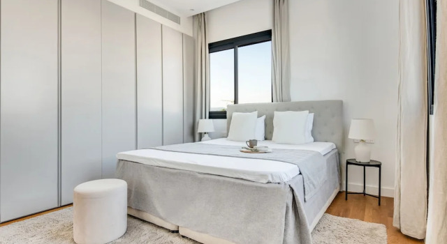 Sanders Crystal 1 - Large 4-bdr Penthouse With Shared Pool, Boek Appartement Limasol Limassol