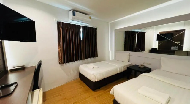 Четырёхместный номер Standard Bed By Cruise Hotel At Samakkhi-Tivanont