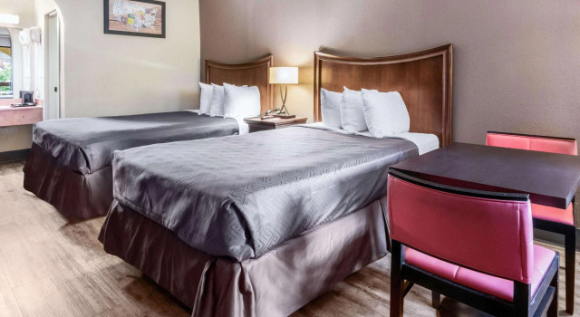Standard Vierer Zimmer Econo Lodge