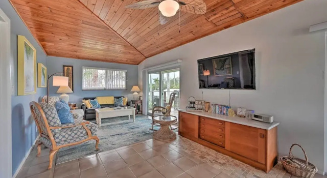 Everglades Getaway w/ Deck & Water Views, Забронировать Отель Эверглейдс-Сити Southwest Florida