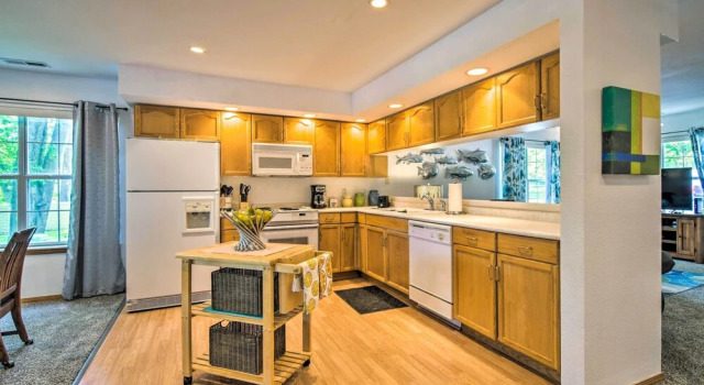 Апартаменты All-season Sunroom! Lakefront Gem 5 Mi to 76 Strip