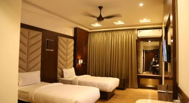 Hotel Prince Viraj, Забронировать Отель Отели штата Махараштры 3 звезды, 3*