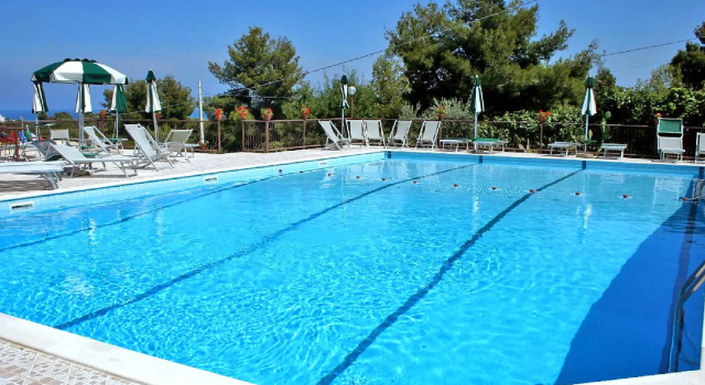Passo Dell'arciprete - Two Bedroom No.3, Varaa Hotelli Hotellit Vieste uima-altaalla, Uima-allas