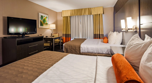 Четырёхместный люкс Best Western Plus Rama Inn & Suites