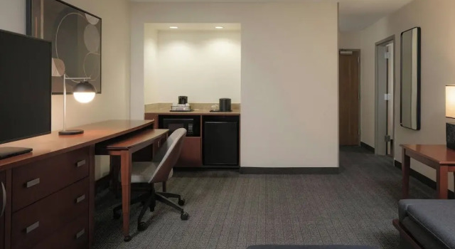 Люкс Courtyard by Marriott Louisville East