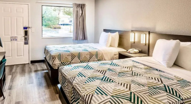 Четырёхместный номер Standard Motel 6 Carlsbad, CA - Near Legoland