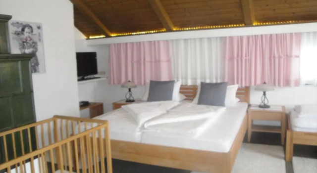 Семейный номер Standard с балконом Hotel Pension Schwaiger