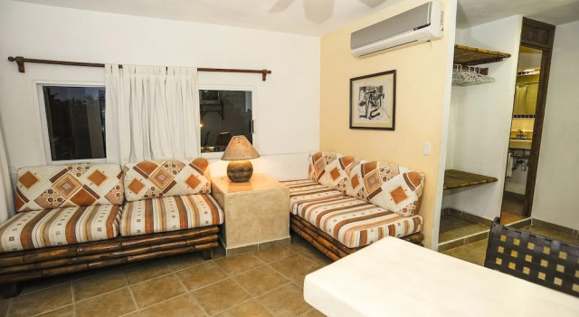 Полулюкс с балконом Hotel Suites Ixtapa Plaza