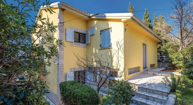 Beautiful Home in Smokvica With Wifi and 6 Bedrooms
