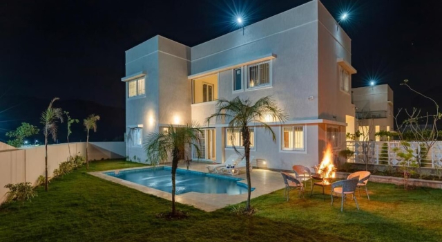 ELIVAAS Shourya Eden Luxe 3BHK Villa with Pvt Pool, Udaipur, Забронировать Вилла Отели штата Раджастхана с бассейном, Бассейн