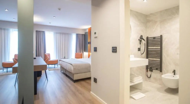 Двухместный номер Standard Hotel Elisa Tirana, Affiliated by Meliá
