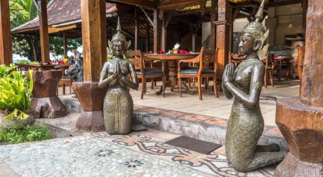 Pondok Sari Beach & Spa Resort, Rezervovat Lázně / Resort Hotely v Bali se snídaní, Snídaně