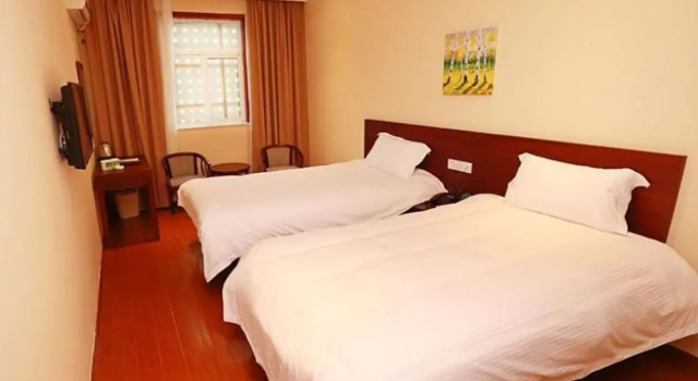 Двухместный номер Standard GreenTree Inn Lianyungang Donghai New Bus Station Express Hotel