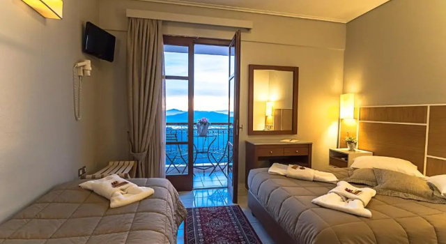 Трёхместный номер Standard с панорамным видом Fedriades Delphi Hotel