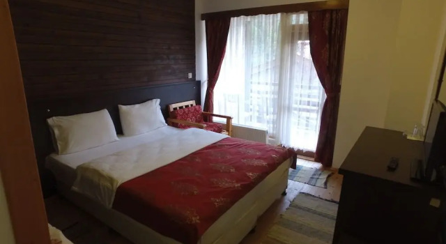 Трёхместный номер Standard с балконом Abant Kartal Yuvasi Hotel