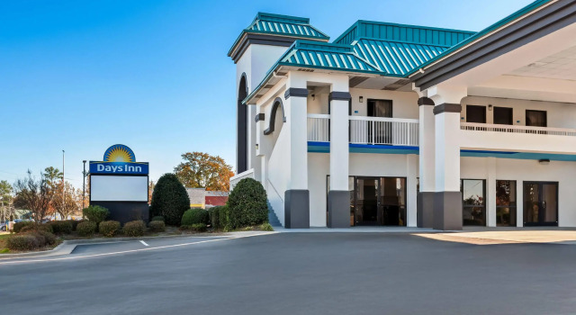 Days Inn by Wyndham Saint Pauls, Забронировать Отель Saint Pauls Северная Каролина