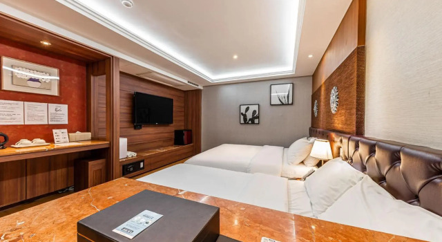 Friendly DH Naissance Hotel by Mindrum Group