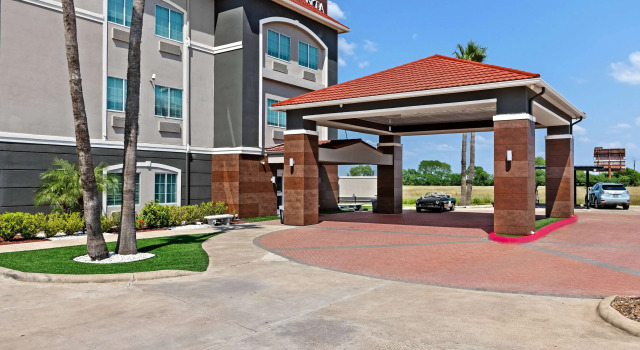 La Quinta Inn Suites by Wyndham Raymondville Harlingen, Забронировать Отель Раймондвилль Rio Grande Valley, рядом с Сельскохозяйственный технологический учебный центр в Реймондвилле