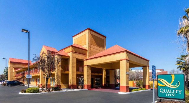 Люкс Deluxe Quality Inn Fresno Near University
