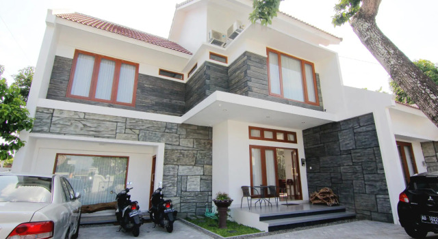 Silas Garden, Book Hotel Mantrijeron 